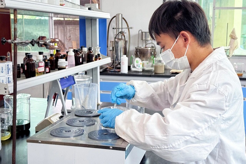 江口苗藥“香”飄海外 生物技術(shù)研發(fā)為傳統(tǒng)醫(yī)藥注入新動(dòng)能，沖刺四季度跑出加速度